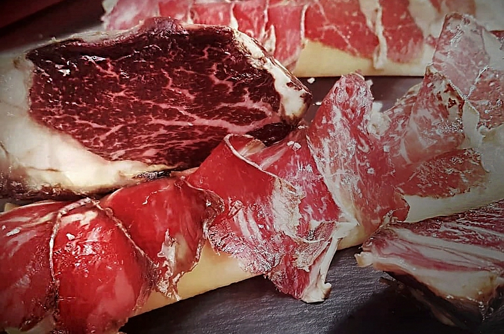 Cecina de hembra reserva y cecina de buey joven/cebón